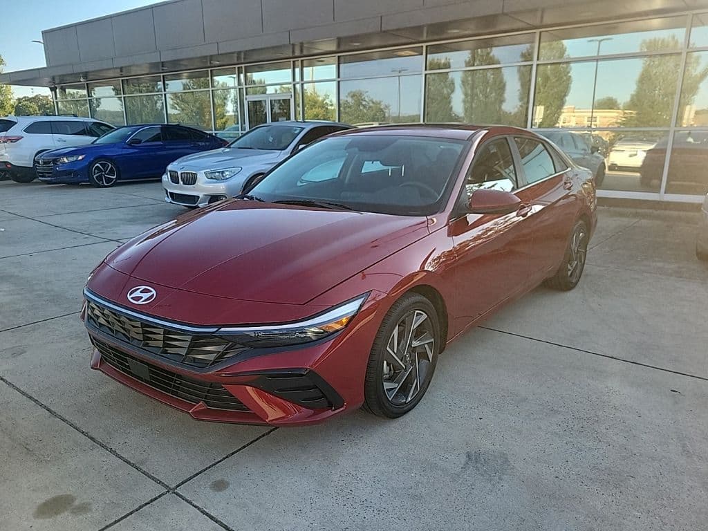 2025 Hyundai Elantra SEL Convenience — photo 1 of 4