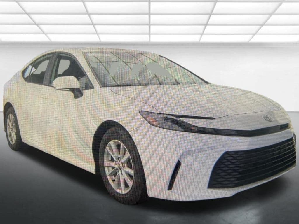 2025 Toyota Camry LE — photo 1 of 11