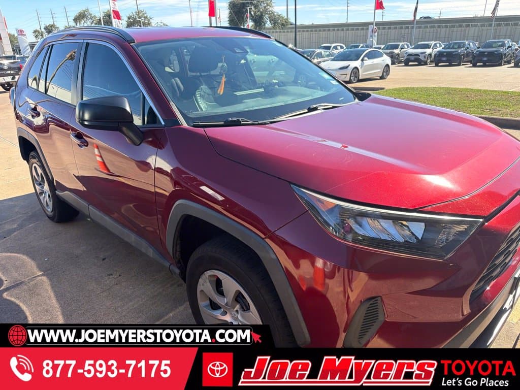 2021 Toyota RAV4 LE — photo 1 of 4