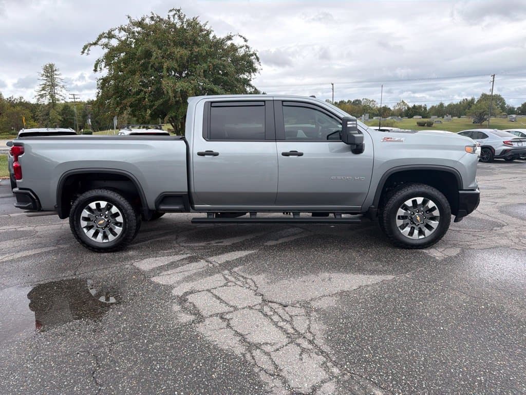 2026 Chevrolet Silverado 2500HD Custom — photo 1 of 8
