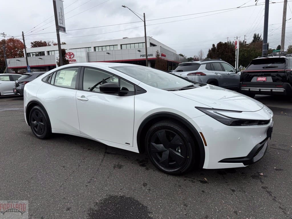 2027 Toyota Prius LE — photo 1 of 27