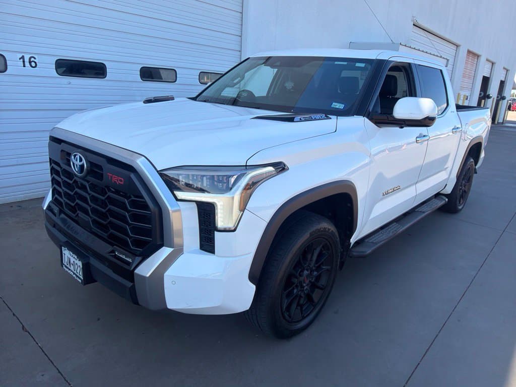 2023 Toyota Tundra 4WD Limited Hybrid — photo 1 of 13