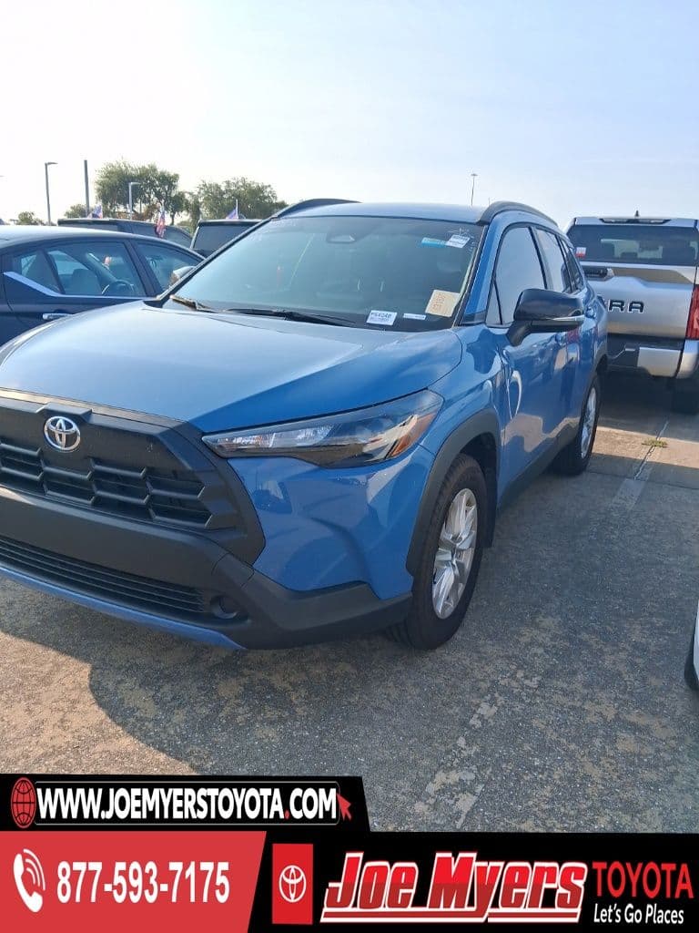 2026 Toyota Corolla Cross LE — photo 1 of 6