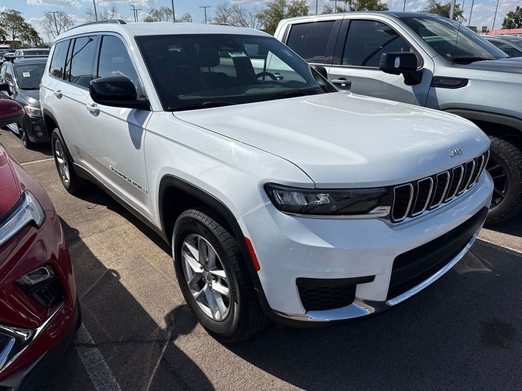 2024 Jeep Grand Cherokee L Laredo — photo 1 of 15
