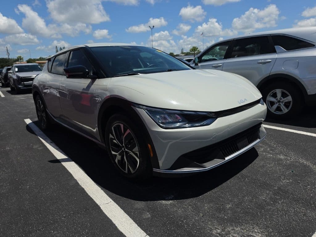 2024 Kia EV6 Light — photo 1 of 16