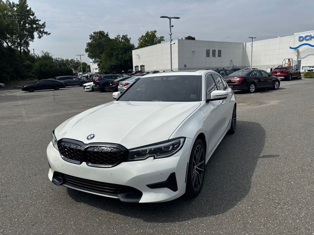 2019 BMW 3 Series 330i xDrive — photo 1 of 31