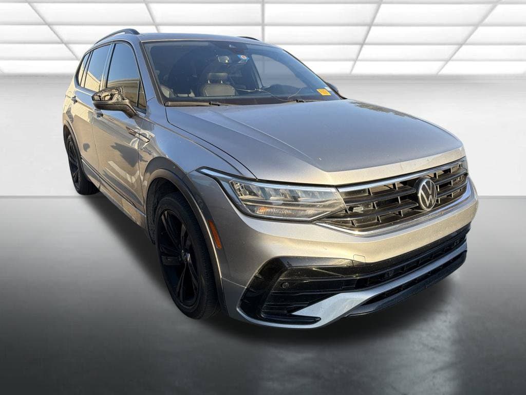 2023 Volkswagen Tiguan SE R-Line Black — photo 1 of 12