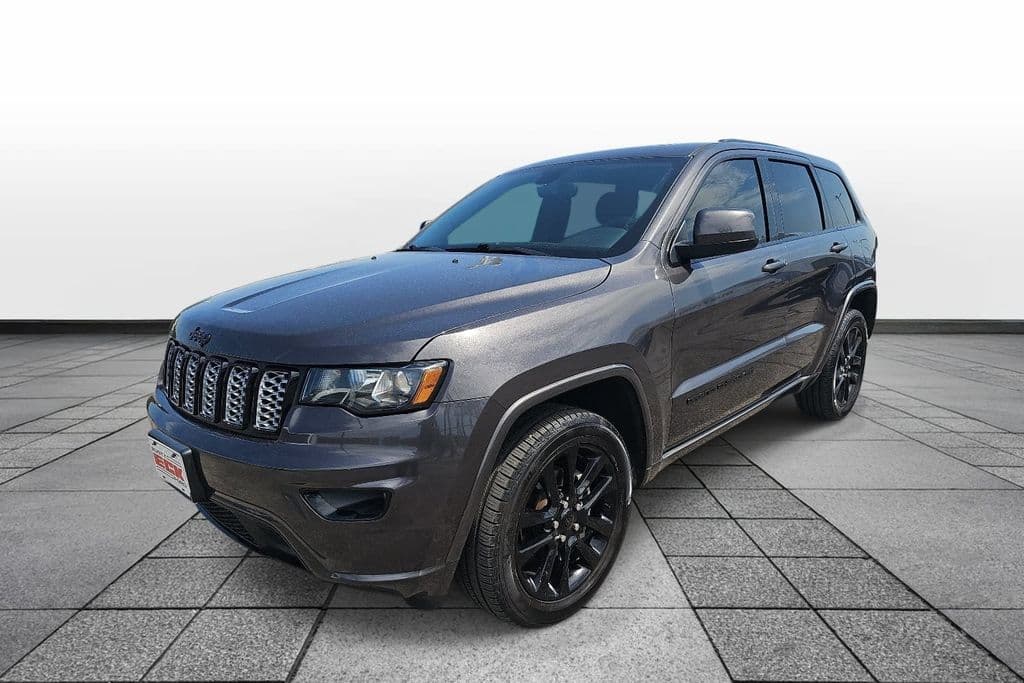 2020 Jeep Grand Cherokee Altitude — photo 1 of 34