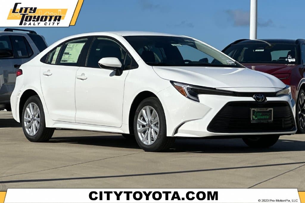 2027 Toyota Corolla Hybrid LE — photo 1 of 33