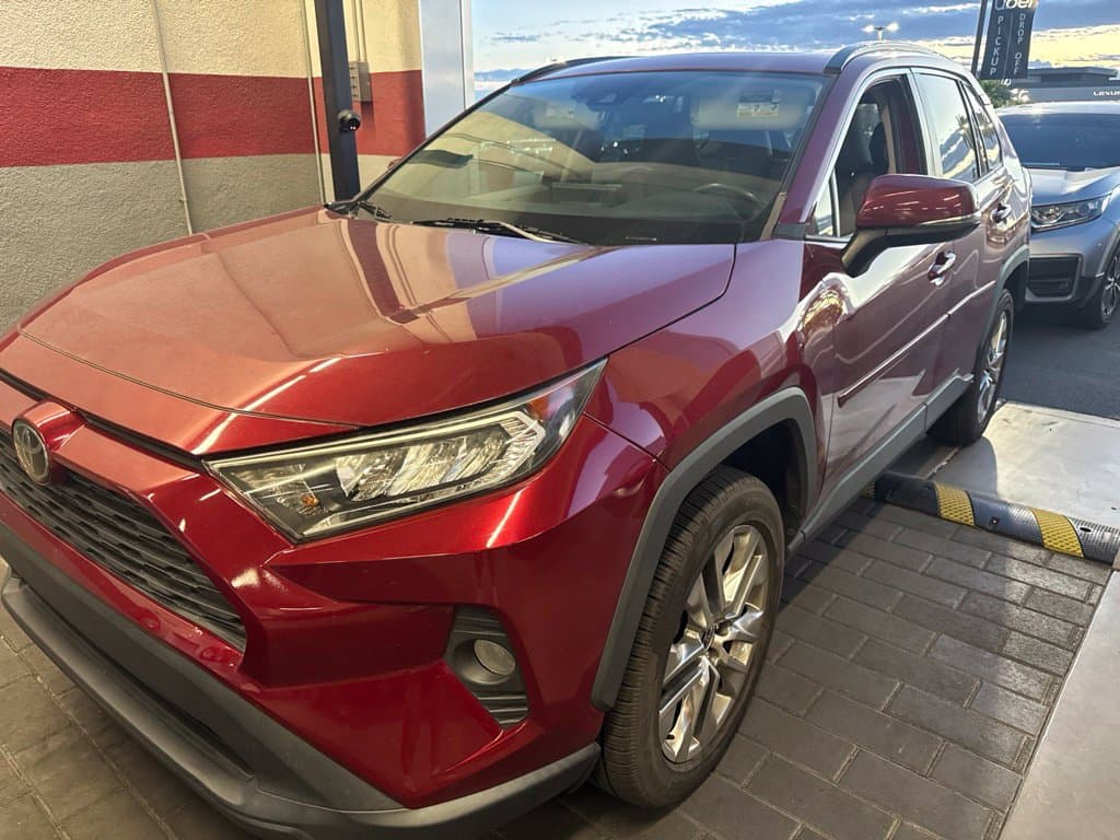 2021 Toyota RAV4 XLE Premium — photo 1 of 4