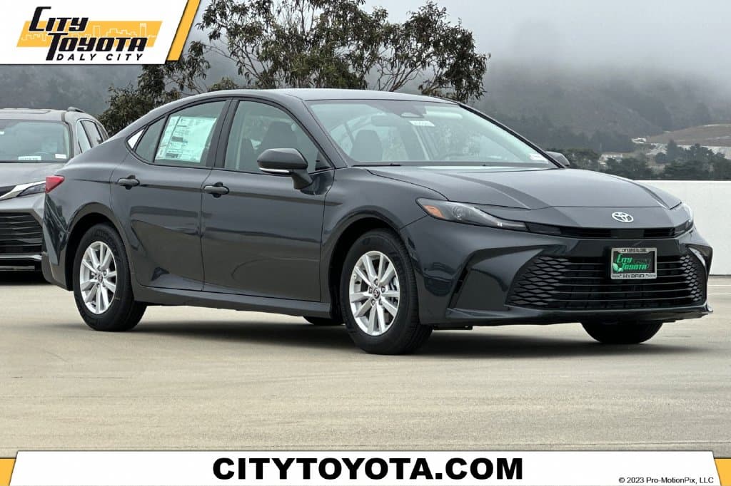 2026 Toyota Camry LE — photo 1 of 32
