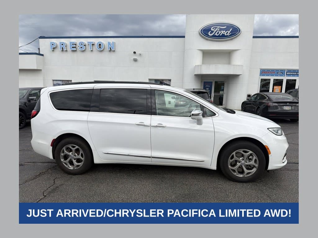 2022 Chrysler Pacifica Limited — photo 1 of 16