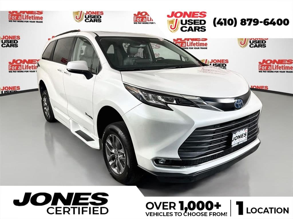 2023 Toyota Sienna XLE — photo 1 of 34