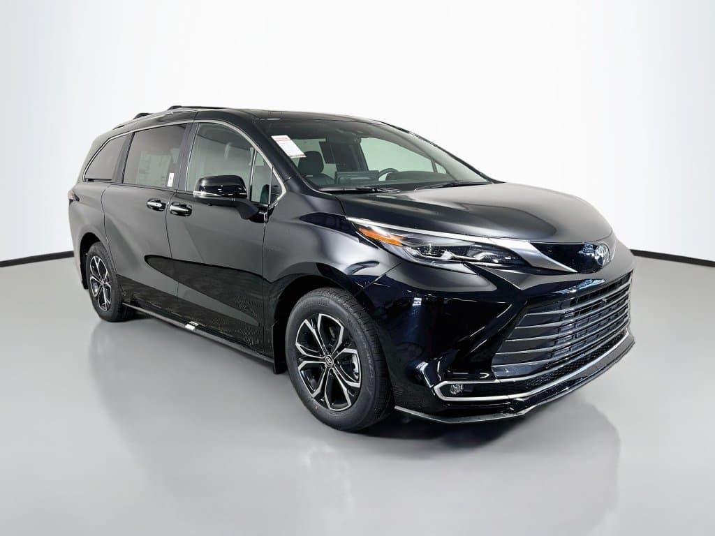 2026 Toyota Sienna Platinum — photo 1 of 33