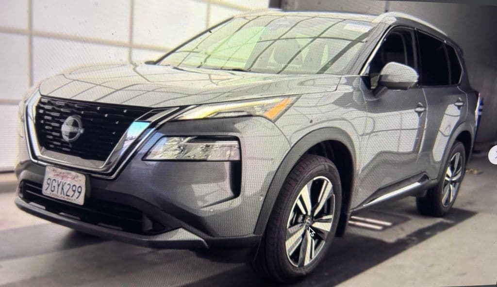 2023 Nissan Rogue SL — photo 1 of 2