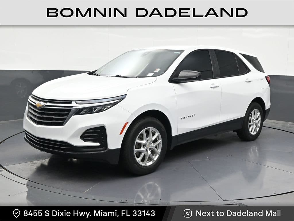 2022 Chevrolet Equinox LS — photo 1 of 36