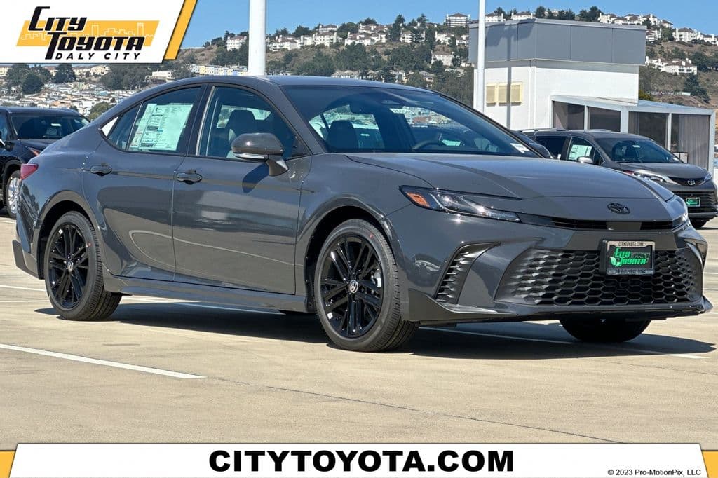 2026 Toyota Camry SE — photo 1 of 13