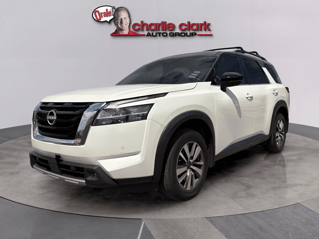 2023 Nissan Pathfinder SL — photo 1 of 34