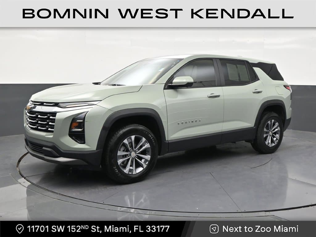 2025 Chevrolet Equinox FWD LT — photo 1 of 33