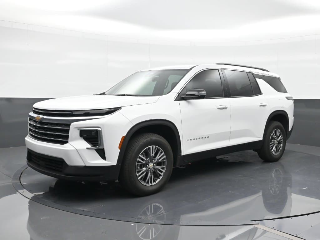 2026 Chevrolet Traverse FWD LT — photo 1 of 7