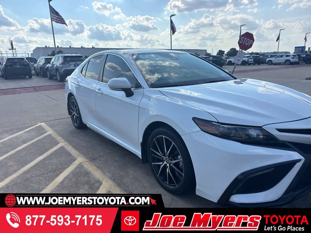 2023 Toyota Camry SE — photo 1 of 4