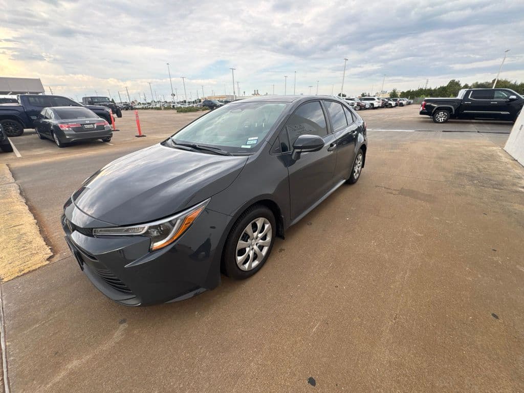2026 Toyota Corolla LE — photo 1 of 11