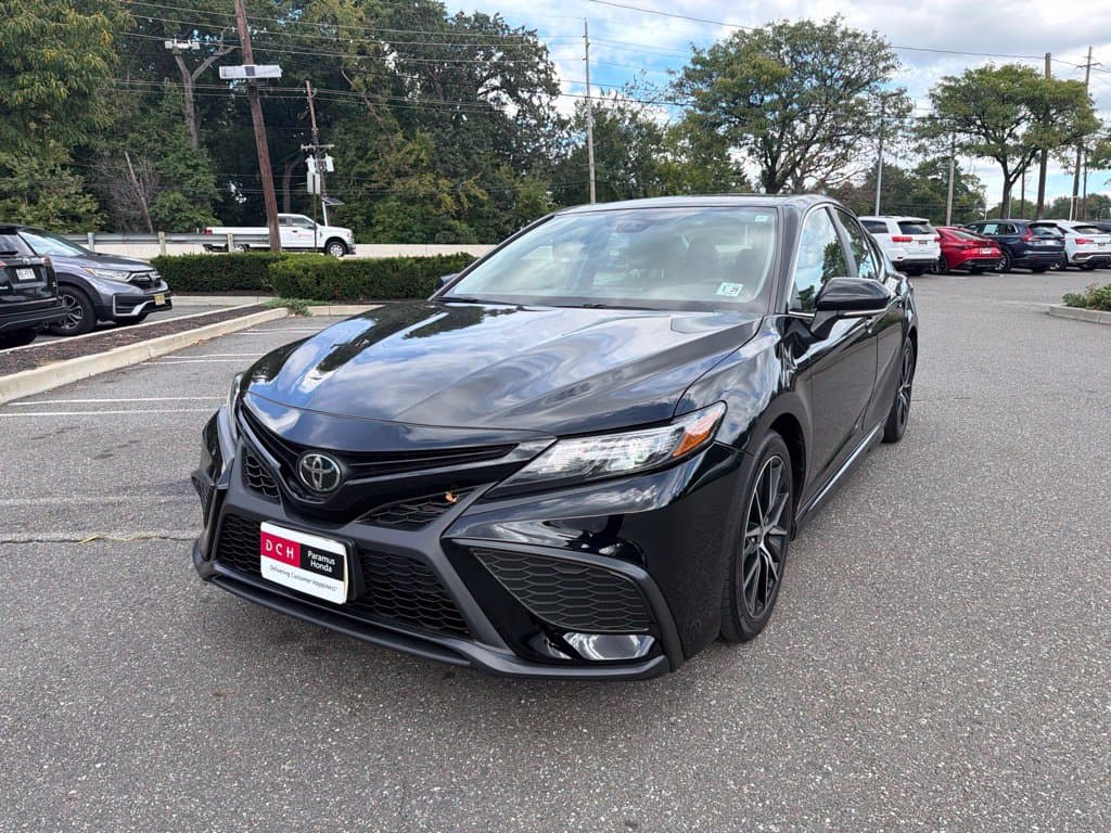 2024 Toyota Camry SE — photo 1 of 27
