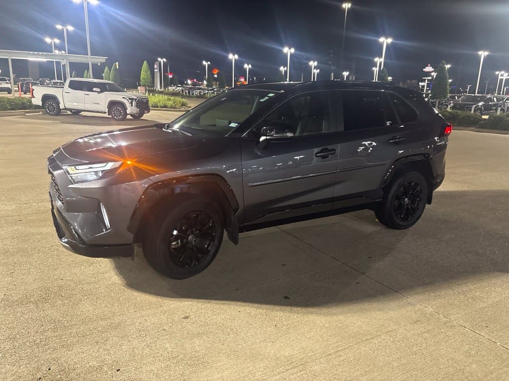 2024 Toyota RAV4 Hybrid XSE — photo 1 of 9