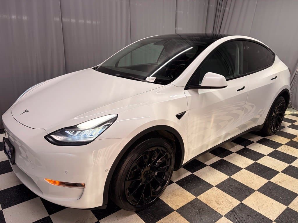 2022 Tesla Model Y Long Range — photo 1 of 20