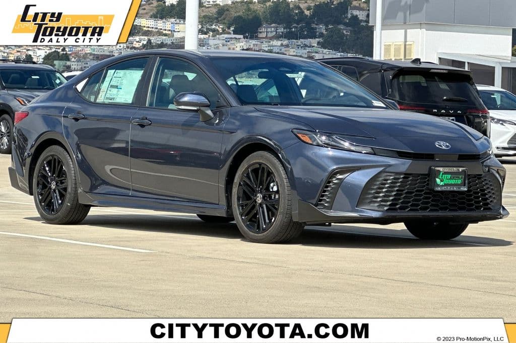 2026 Toyota Camry SE — photo 1 of 33