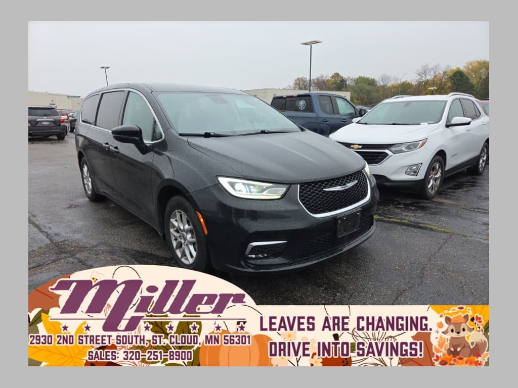 2023 Chrysler Pacifica Touring L — photo 1 of 6