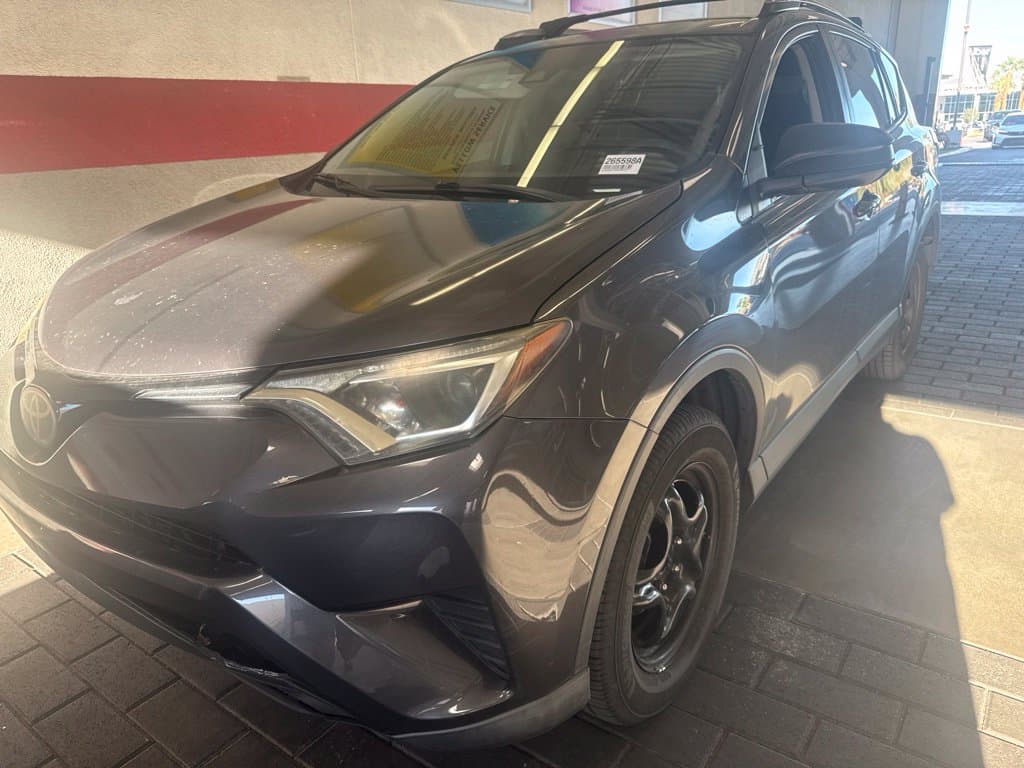 2017 Toyota RAV4 LE — photo 1 of 4