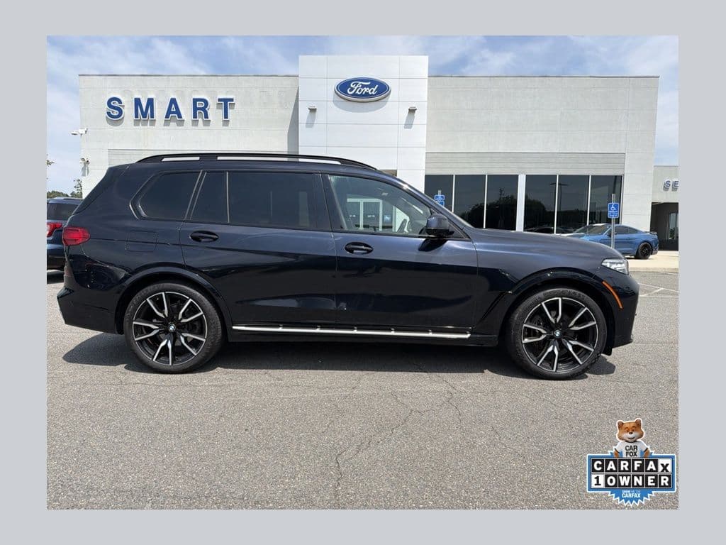 2022 BMW X7 xDrive40i — photo 1 of 18