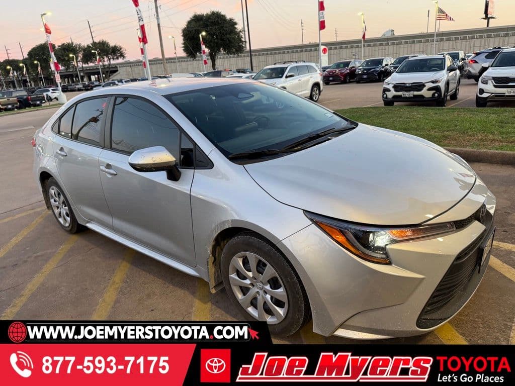 2026 Toyota Corolla LE — photo 1 of 4