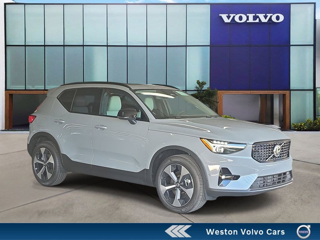 2026 Volvo XC40 B5 Plus — photo 1 of 14
