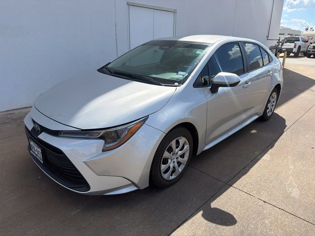 2026 Toyota Corolla LE — photo 1 of 14