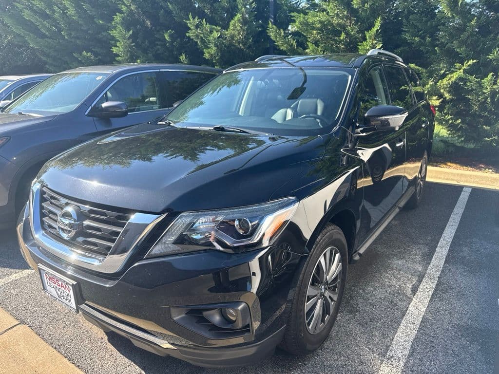 2020 Nissan Pathfinder SL — photo 1 of 4