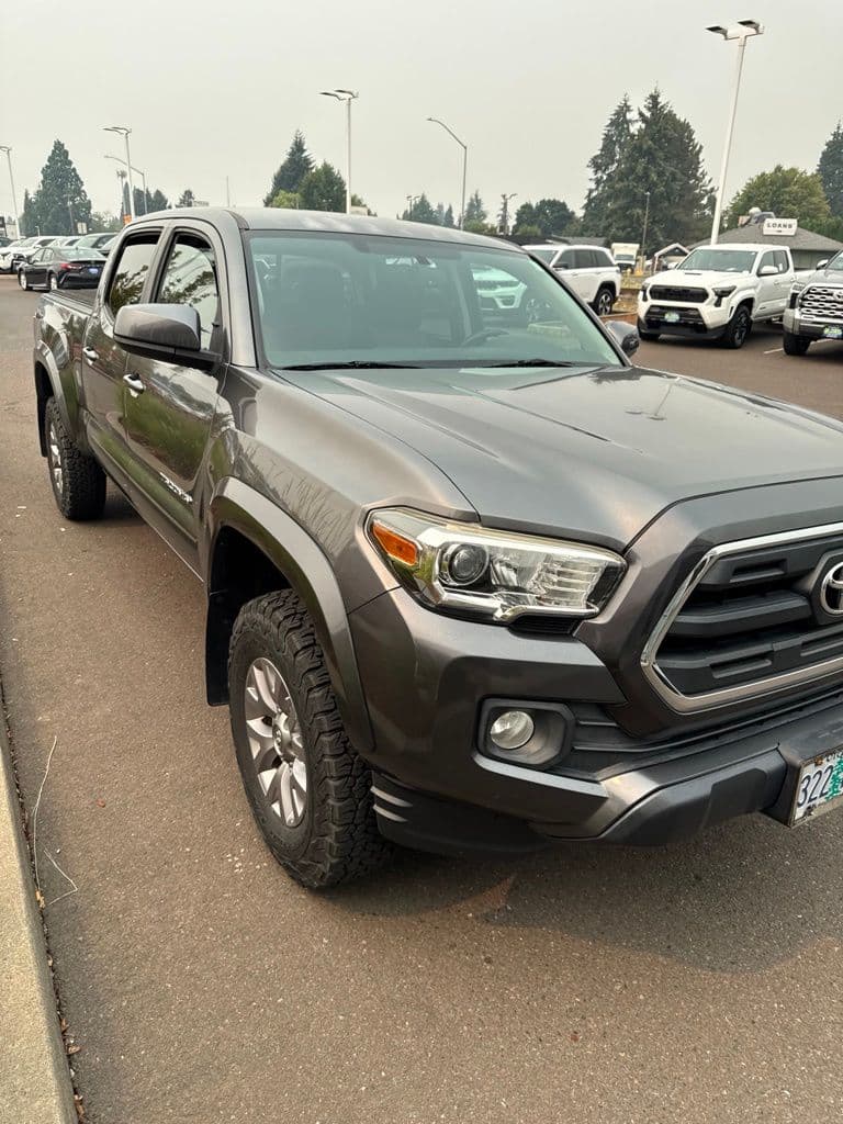 2016 Toyota Tacoma SR5 — photo 1 of 10