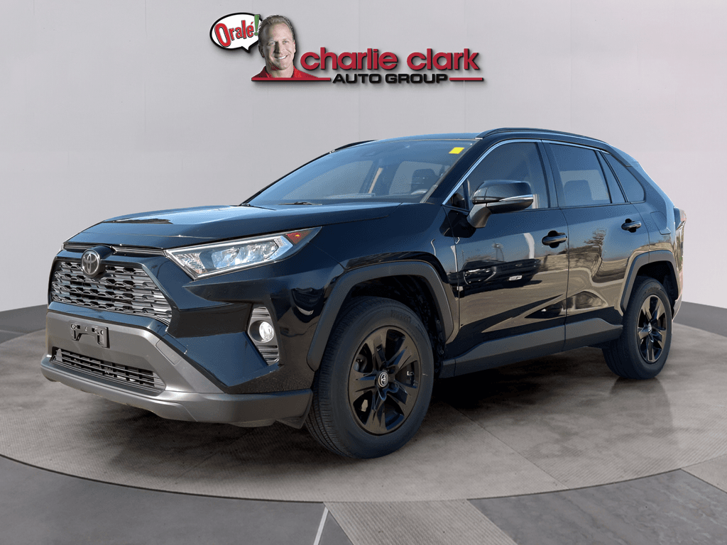 2019 Toyota RAV4 XLE — photo 1 of 33