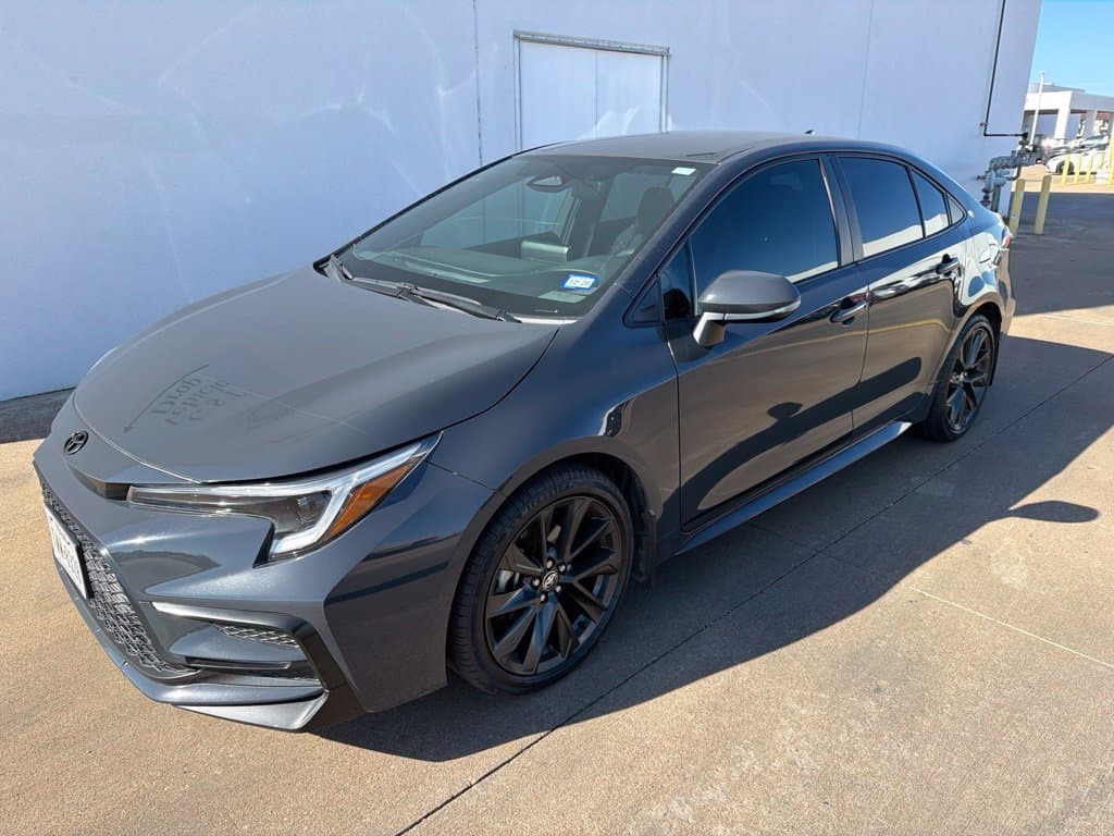 2024 Toyota Corolla SE — photo 1 of 8