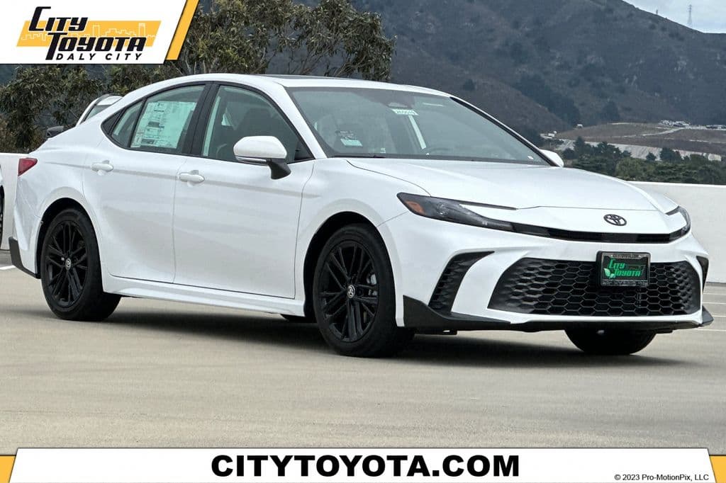 2026 Toyota Camry SE — photo 1 of 34