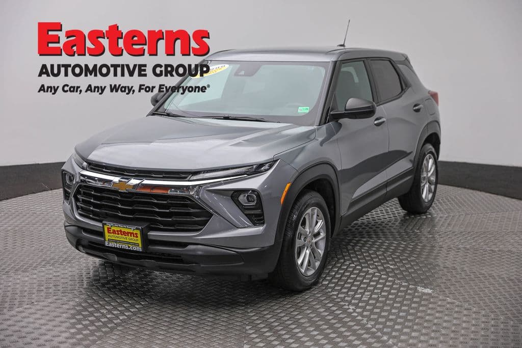 2025 Chevrolet TrailBlazer LS — photo 1 of 65