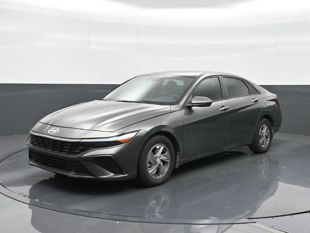 2024 Hyundai Elantra SE — photo 1 of 7