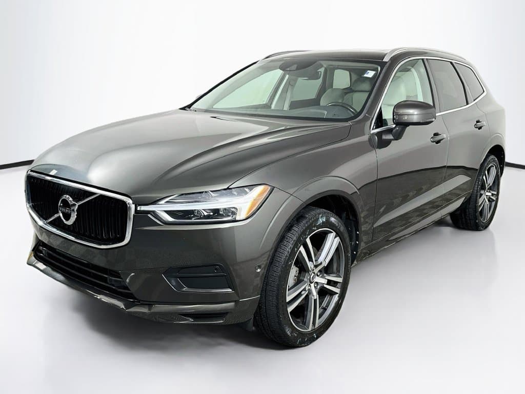 2018 Volvo XC60 Momentum — photo 1 of 26