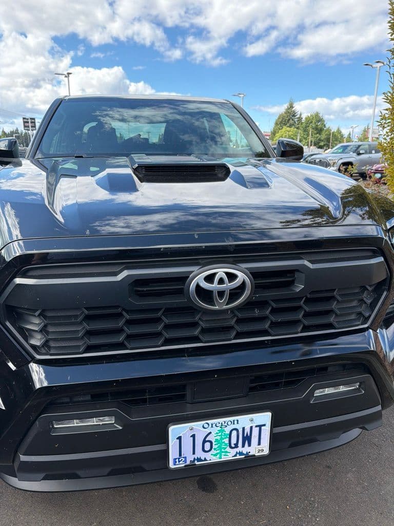 2025 Toyota Tacoma TRD Sport — photo 1 of 10