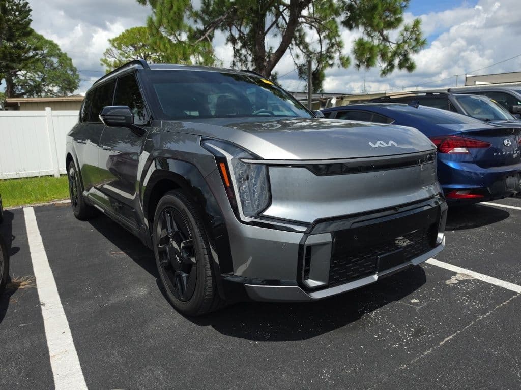 2024 Kia EV9 GT-Line — photo 1 of 17