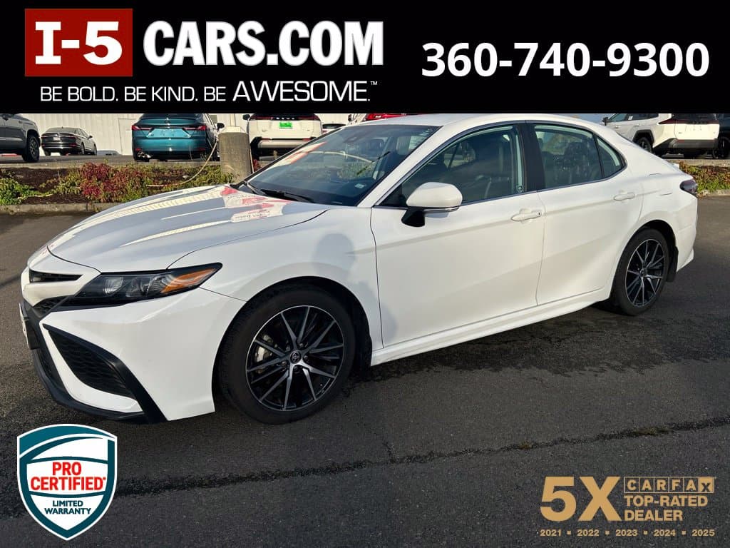 2024 Toyota Camry SE — photo 1 of 8