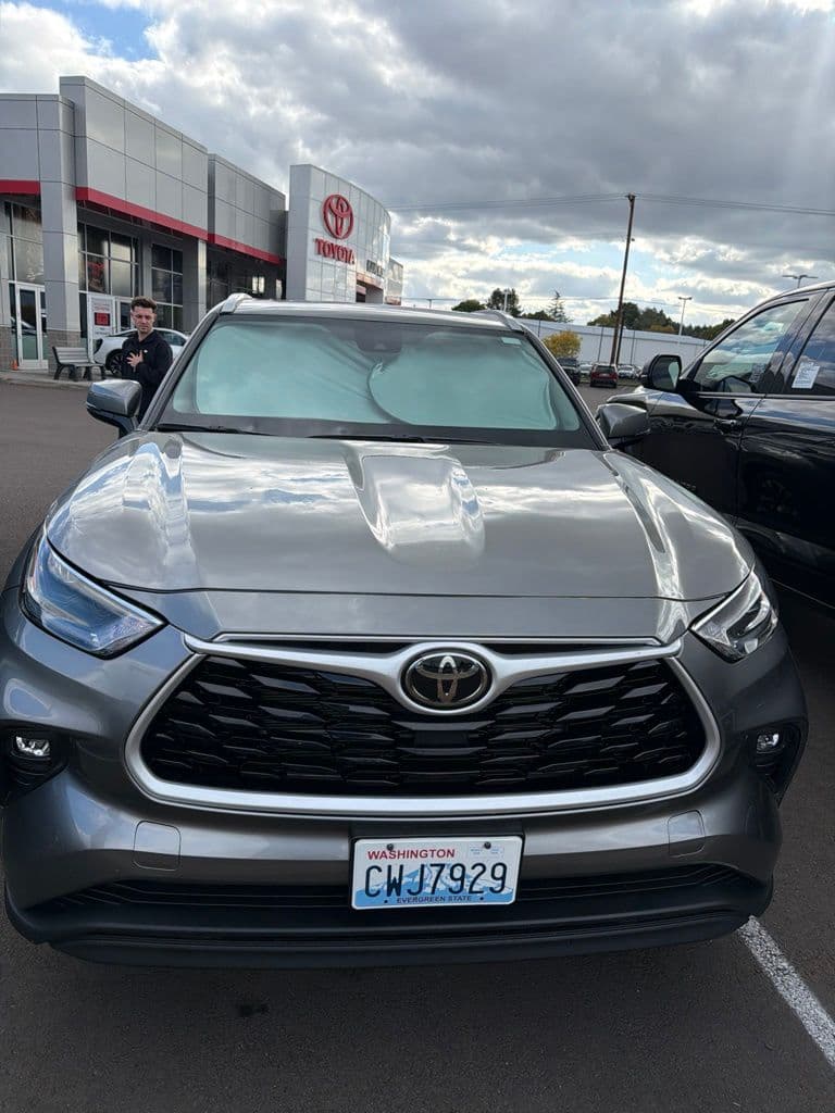 2026 Toyota Highlander Hybrid XLE — photo 1 of 10