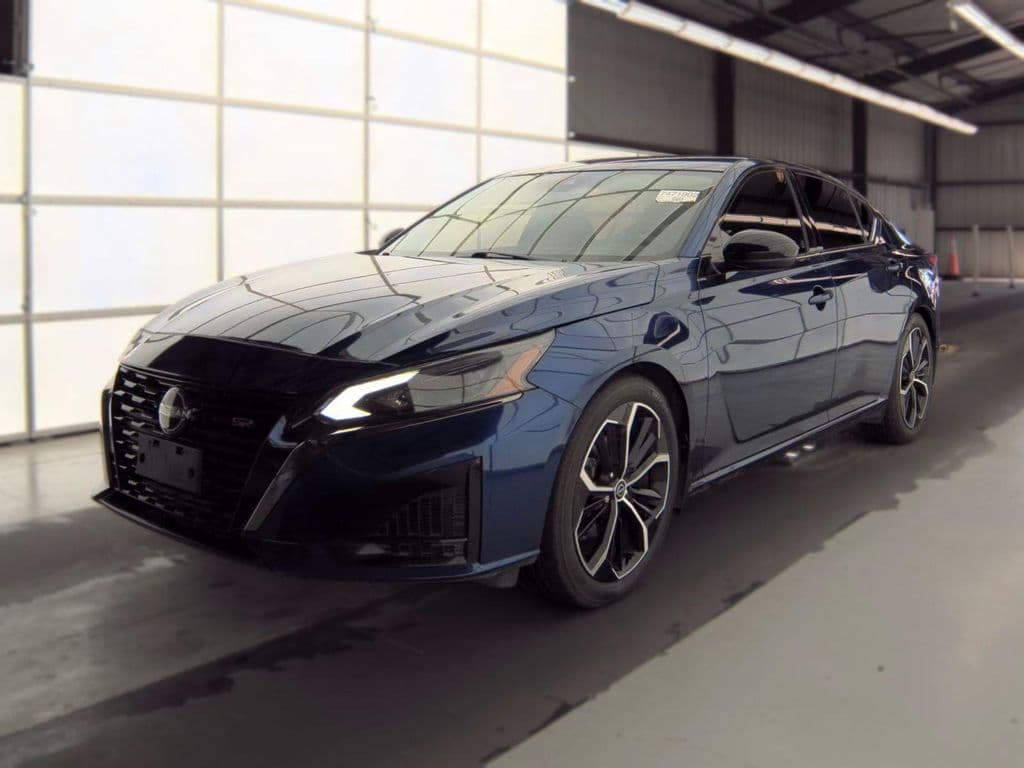 2023 Nissan Altima 2.5 SR — photo 1 of 6