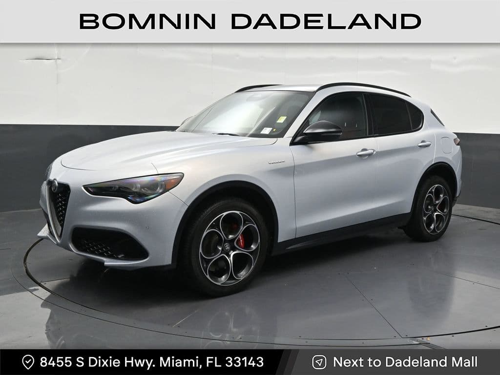 2025 Alfa Romeo Stelvio Base — photo 1 of 36